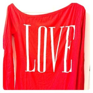 Long-sleeve asymmetrical neckline LOVE t-shirt
